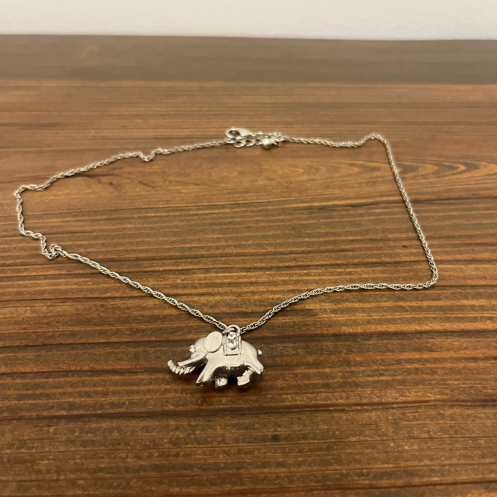 Elephant Chain Necklace
Good Condition